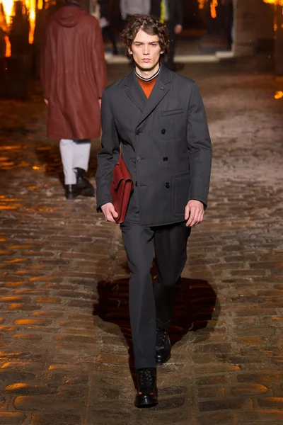 Look 11